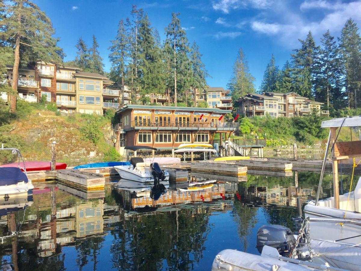 Painted Boat Resort Spa And Marina Madeira Park Esterno foto