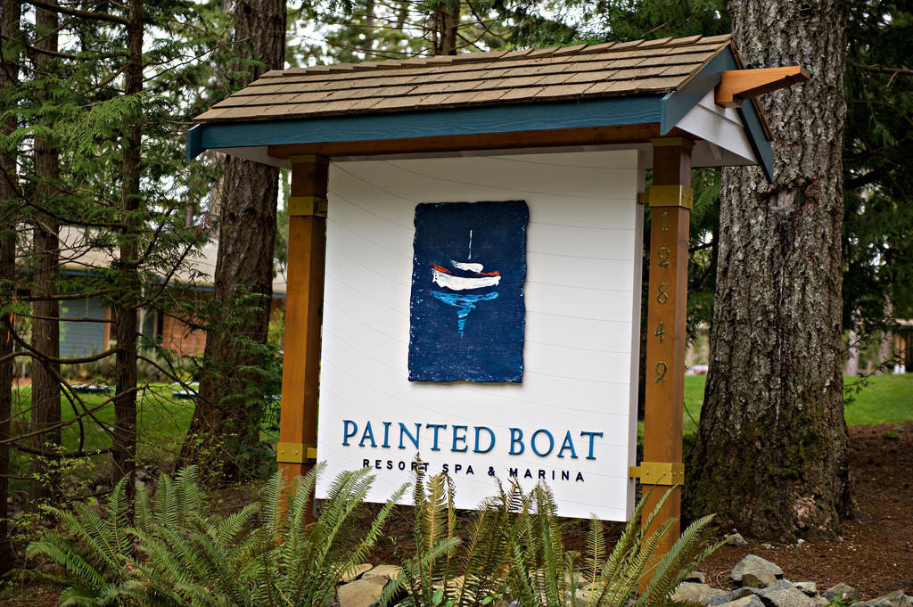 Painted Boat Resort Spa And Marina Madeira Park Esterno foto