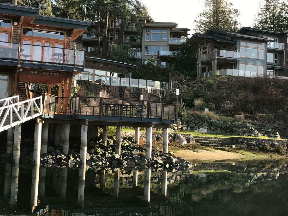Painted Boat Resort Spa And Marina Madeira Park Esterno foto